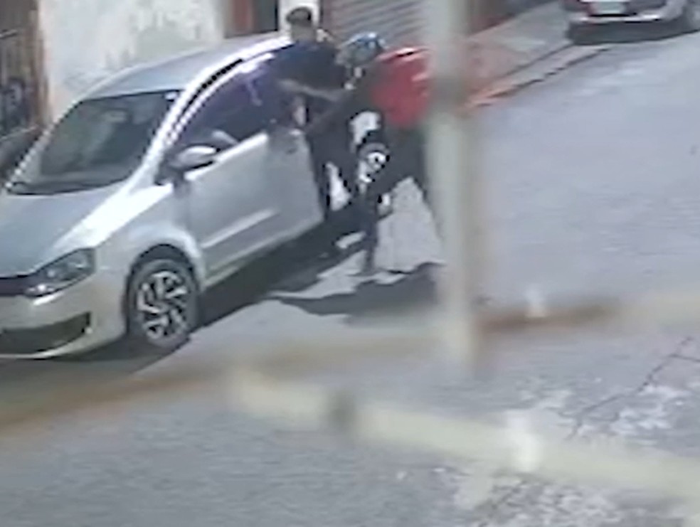 Jovem é morta com tiro na cabeça em São Paulo — Foto: Reprodução/g1