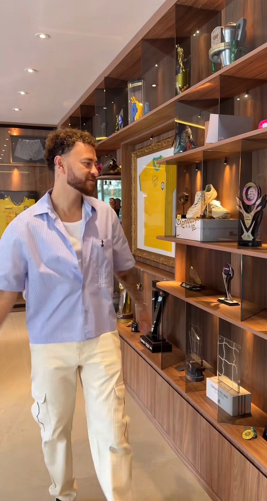 Fred Bruno abre mansão em São Paulo com uma sala só para tênis e quadra ...