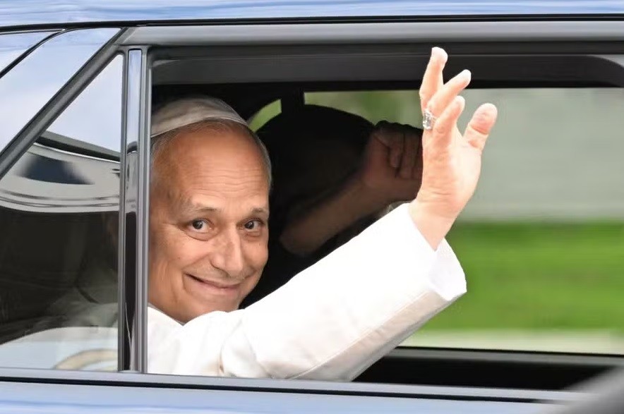 Papa Leão XIV recebe alta hospitalar após cirurgia para tratar câncer