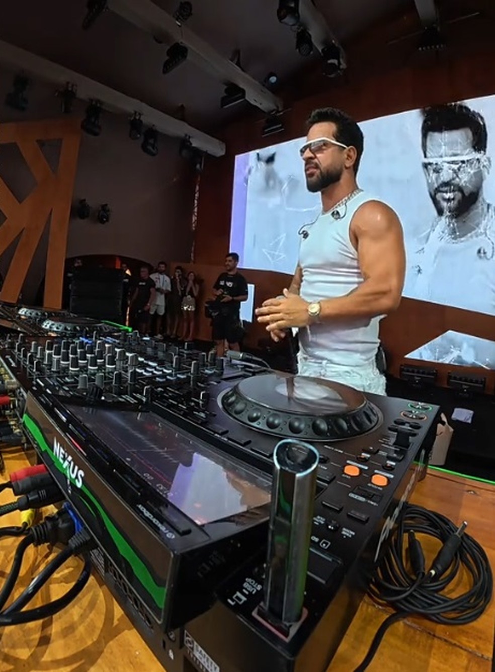 Dennis DJ em show — Foto: Reprodução/TikTok