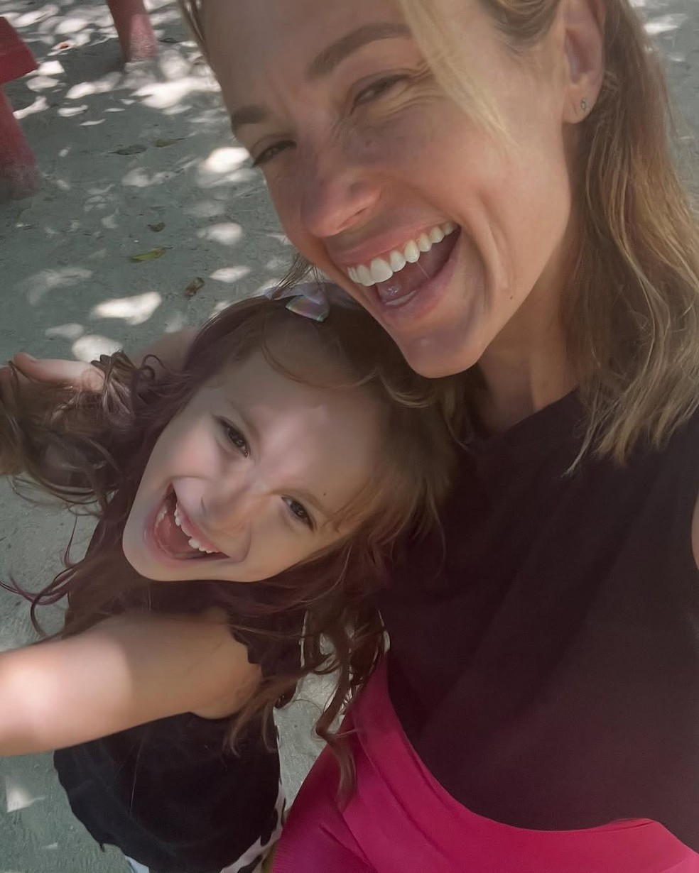 A atriz Juliana Didone com a filha, Liz &mdash; Foto: Reprodu&ccedil;&atilde;o/Instagram