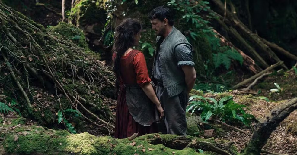 Paul Mescal e Jessie Buckley protagonistas de "Hamnet" — Foto: Divulgação