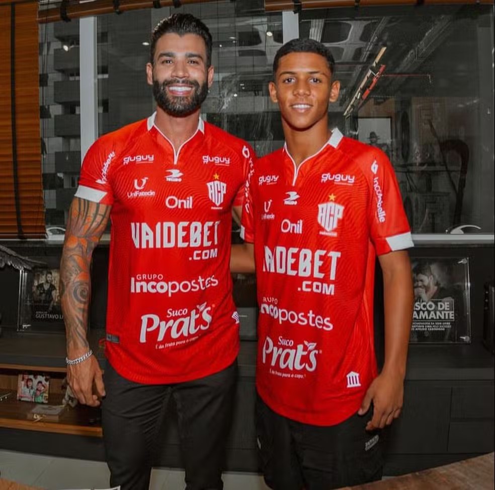 Gusttavo Lima (à esquerda) comprou SAF do Paranavaí — Foto: Divulgação