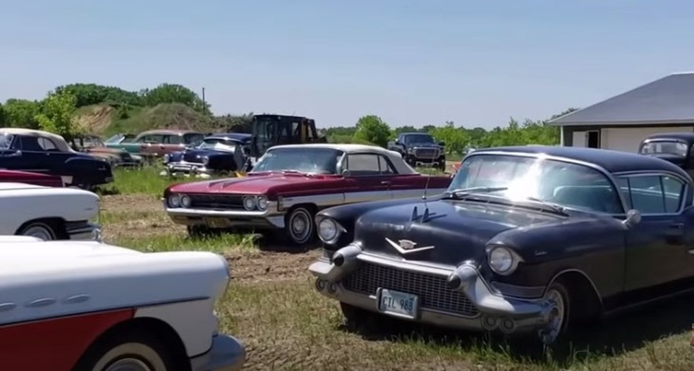 Coleção de carros vintage é achada abandonada em armazém: R$ 15,3 milhões — Foto: Reprodução/YouTube