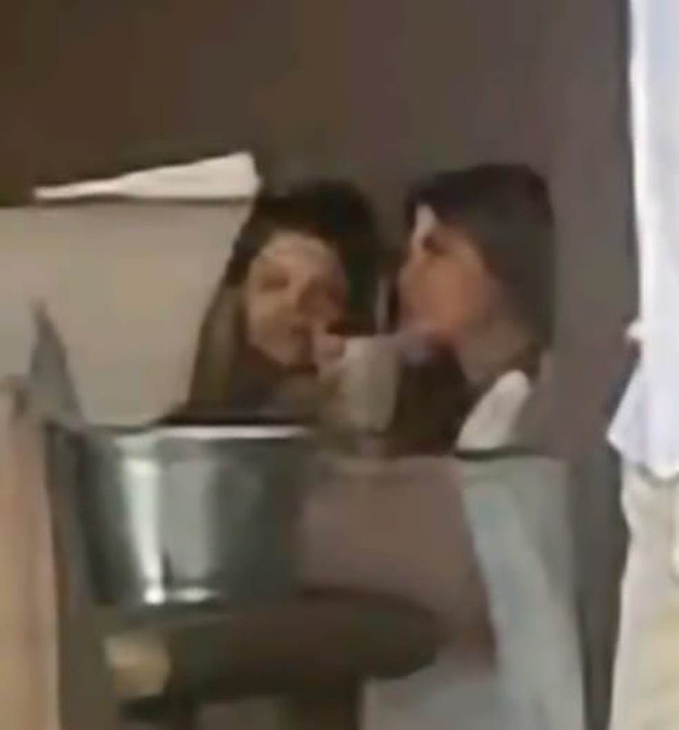 Luciana Gimenez e Julinha Gomes em momento íntimo na Bahia — Foto: rep/ tiktok