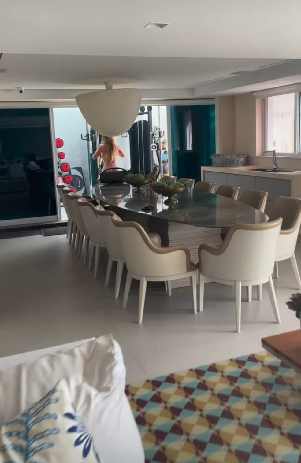 Iran Ângelo mostra sua cobertura de frente para o mar na Paraíba — Foto: reprodução/ instagram