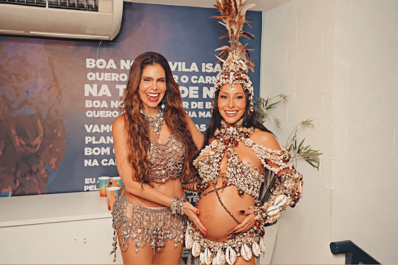 Ex-rainha da Viradouro, Raíssa Machado relembra volta à Sapucaí 15 dias após parto e apoia Sabrina Sato