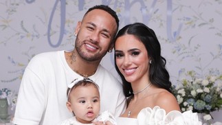 Mavie, filha de Neymar e Bruna Biancardi, é batizada em SP — Foto: extra