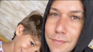 Tiago Barnabé, intérprete da Narcisa — Foto: Reprodução/ Instagram