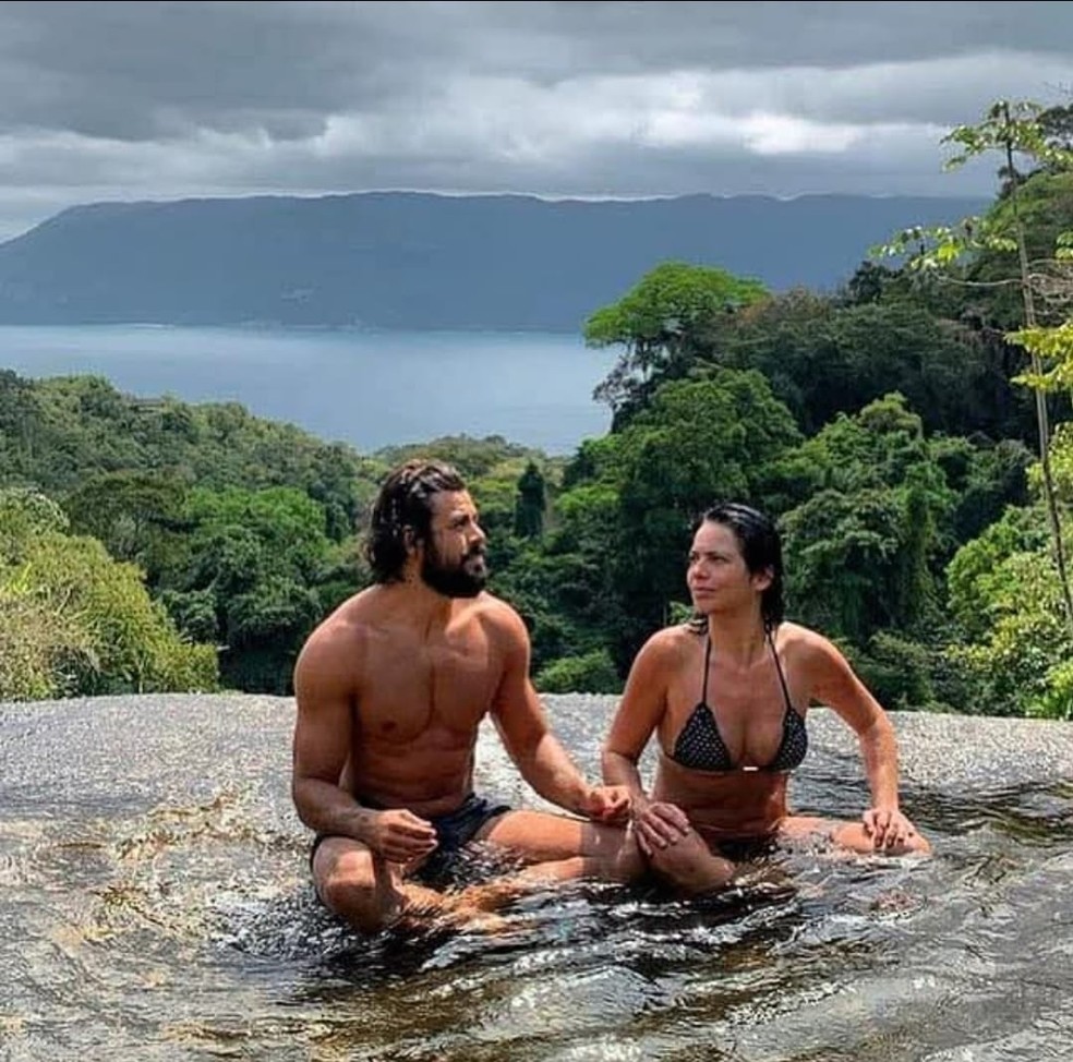 Maria Helena Carone, sogra de Sandy, com o filho, edro Andrade — Foto: rep/ Facebook