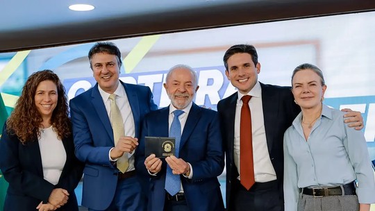 Lula sanciona lei que cria Carteira Nacional do Professor