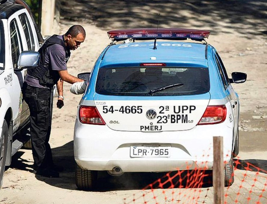 Caso Amarildo. Acima a reconstituição do crime, que aconteceu em 2013