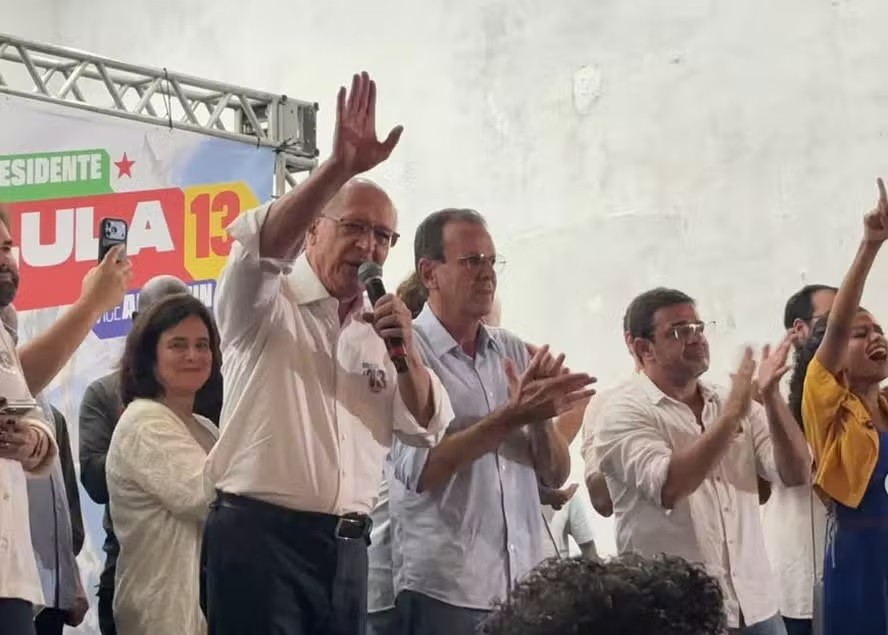 Alckmin faz agenda ao lado de Paes no Rio, e defende reta final sem 'interferência' do TSE nos canais de WhatsApp