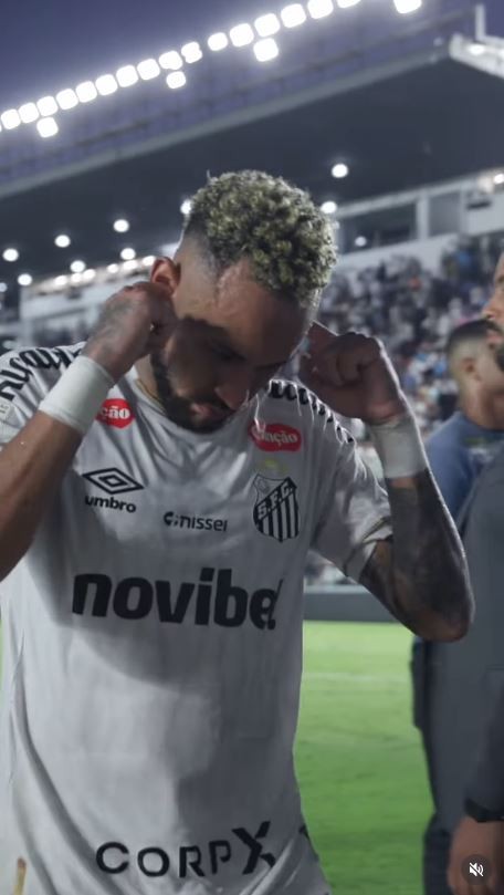 Neymar desabafa após novas críticas: 'Chegou o dia que eu tenho que explicar uma coçada de orelha'