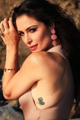 Franciely Freduzeski vende fotos dos p&eacute;s para fetichistas &mdash; Foto: Instagram e Reprodu&ccedil;&atilde;o