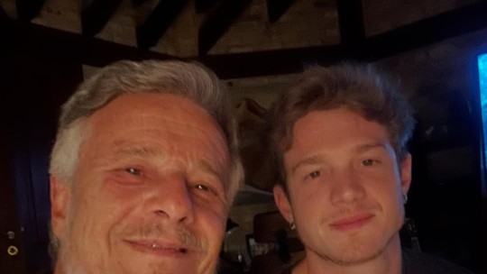Marcello Novaes encanta seguidores com clique raro ao lado do filho, Pedro Novaes