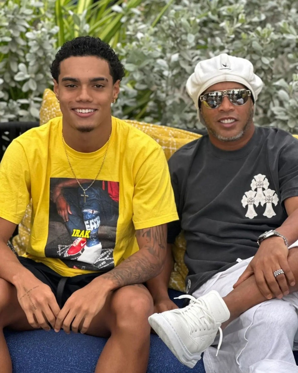 Filhos de jogadores seguem legado dos pais e fecham contratos com ...