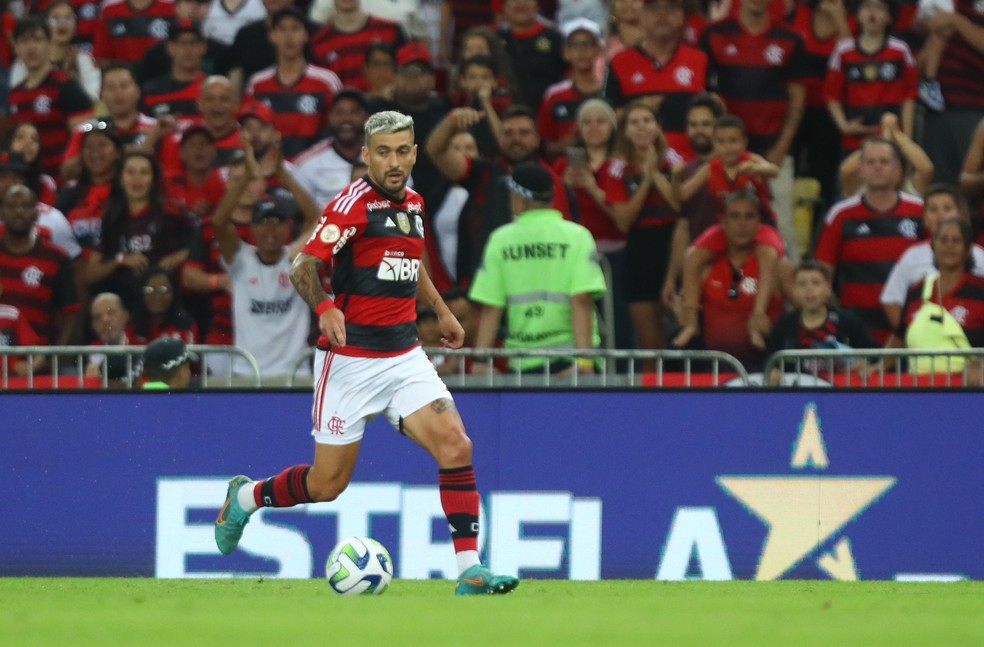 Com uma assistência e um gol, o uruguaio De Arrascaeta segue como fator de desequilíbrio do Flamengo — Foto: Gilvan de Souza / Flamengo
