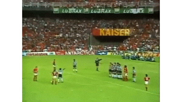 Gol de Júnior (Flamengo) contra o Botafogo, pela final do Brasileiro de 1992 — Foto: Reprodução