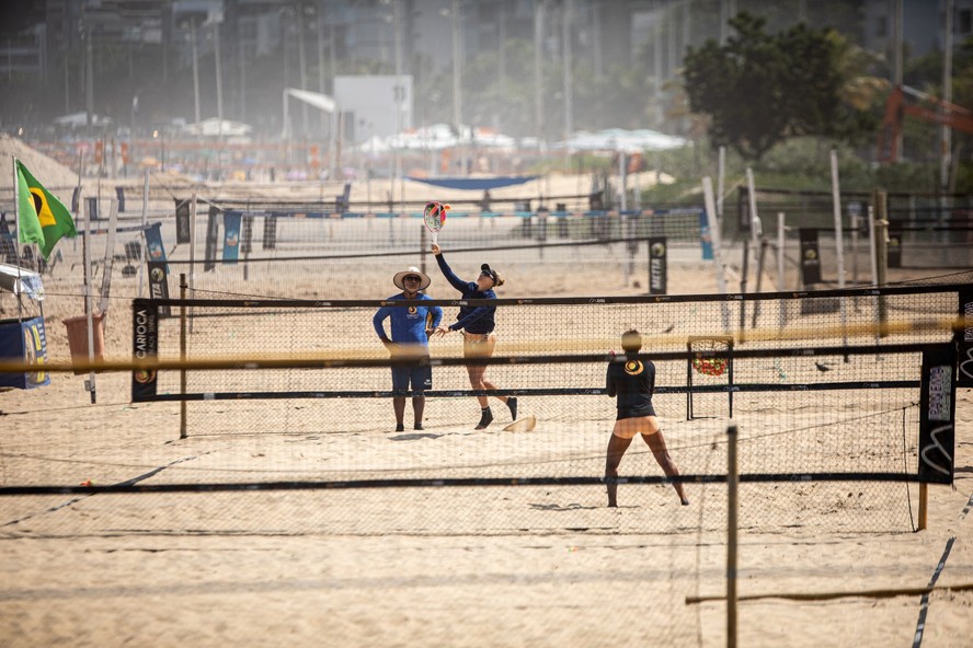 Beach tennis vira esporte da vez em cidades sem praia - Vogue