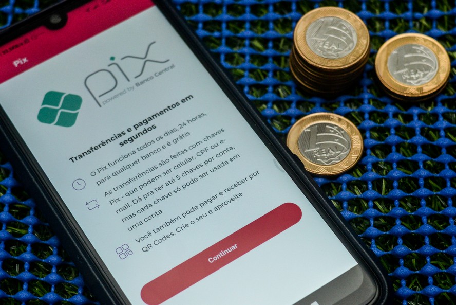 Pix: pagamento instantâneo pode ser feito até em fins de semana e no horário noturno