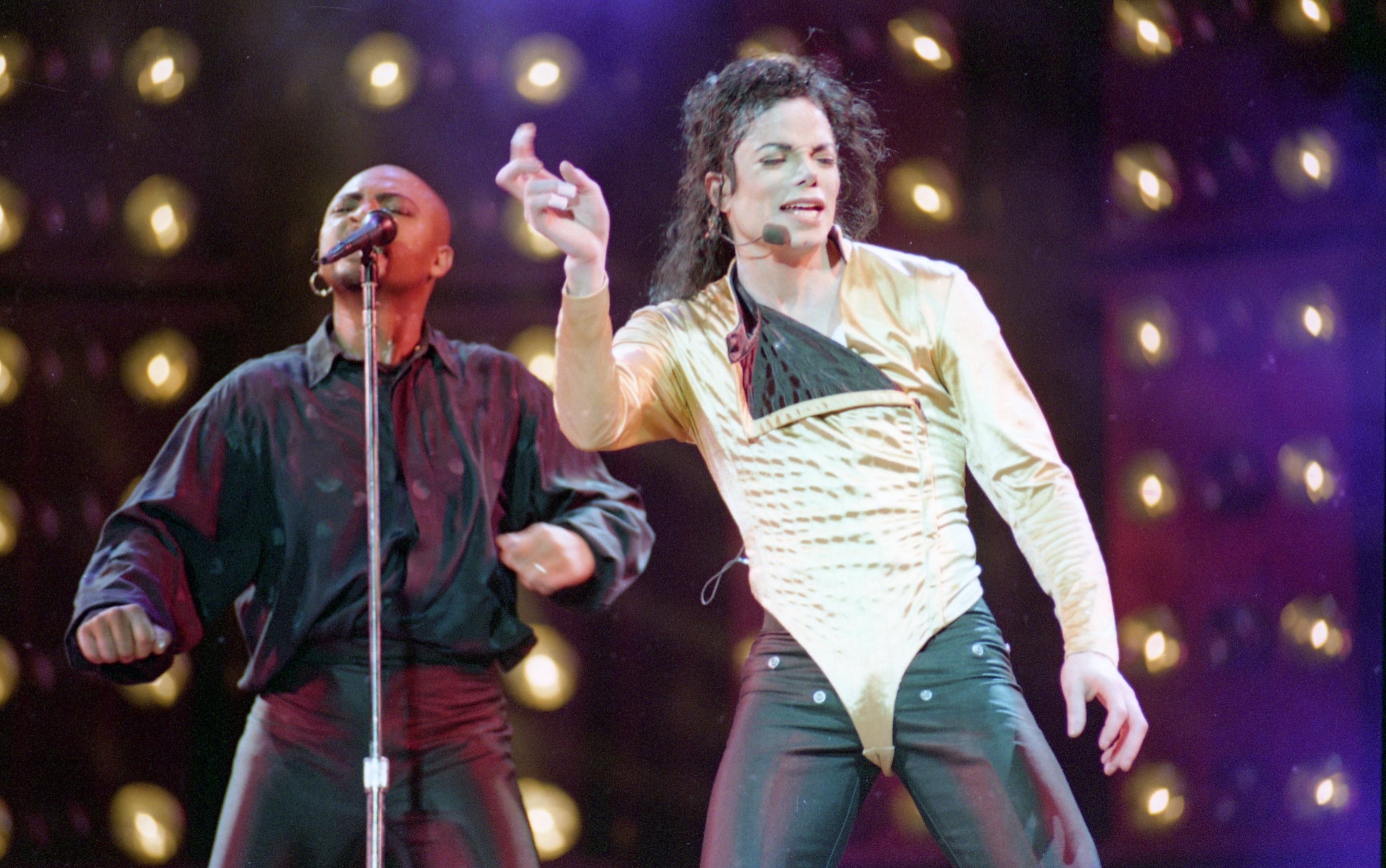 Juiz retira processo sobre tráfico sexual infantil contra Michael Jackson da Justiça