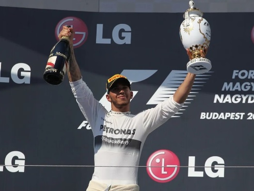 Mercedes rara de fórmula 1 pilotada por Hamilton vai a leilão por R$ 51 ...