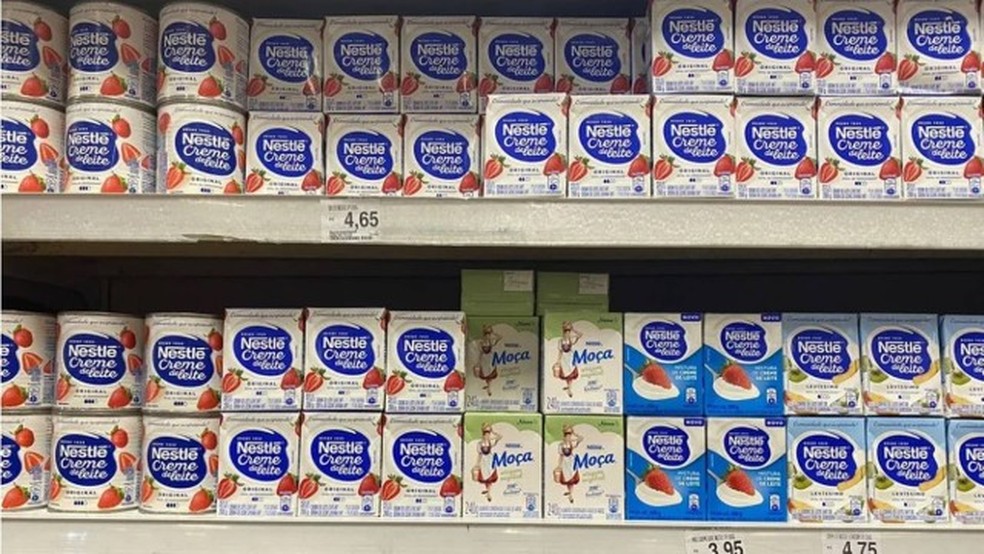 Mistura de creme de leite &eacute; exposta, nas g&ocirc;ndolas, ao lado do creme de leite tradicional: Procon pede explica&ccedil;&otilde;es sobre embalagens &mdash; Foto: Arquivo