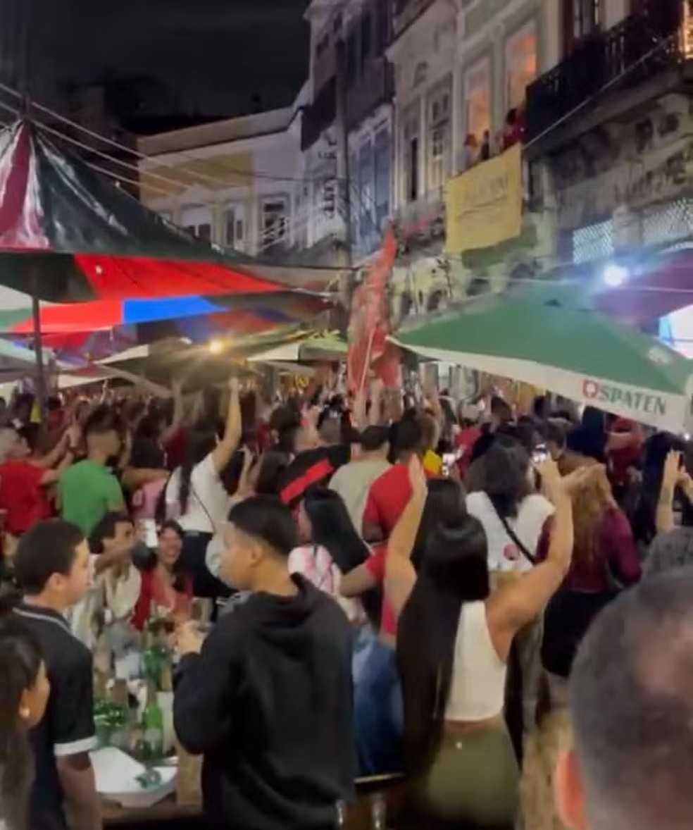 Eleitores de Lula celebram virada no Bafo da Prainha, no Rio — Foto: Reprodução