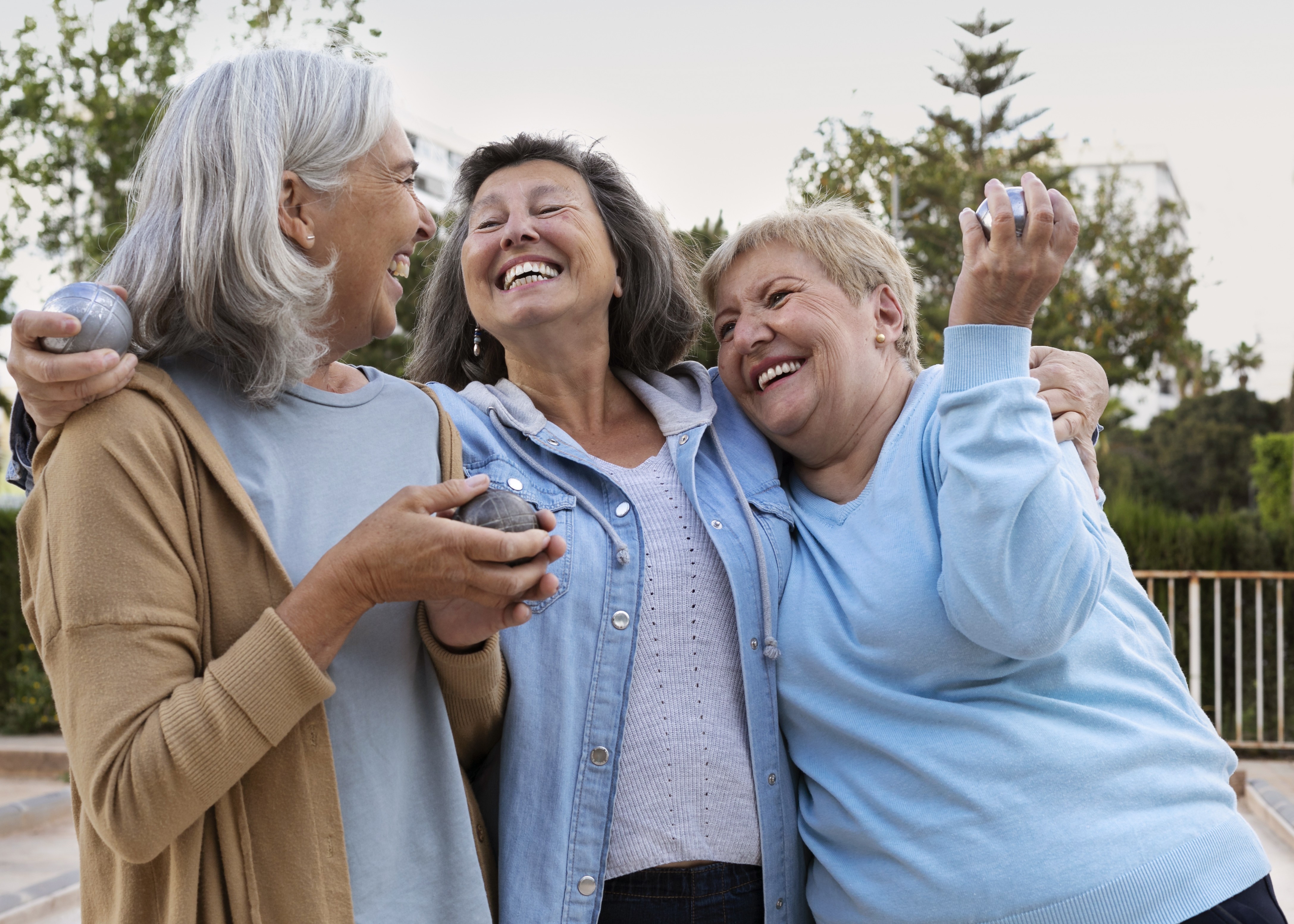 Participar de atividades sociais ajuda a prevenir e tratar a depressão em idosos