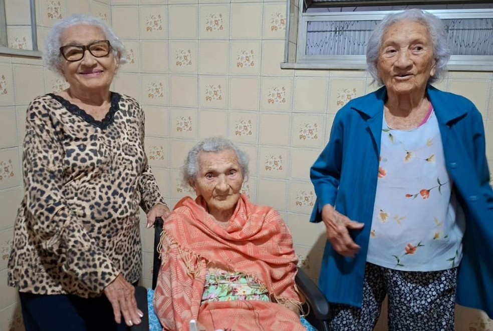 As tr&ecirc;s irm&atilde;s est&atilde;o sempre juntas &mdash; Foto: Longeviquest/Divulga&ccedil;&atilde;o