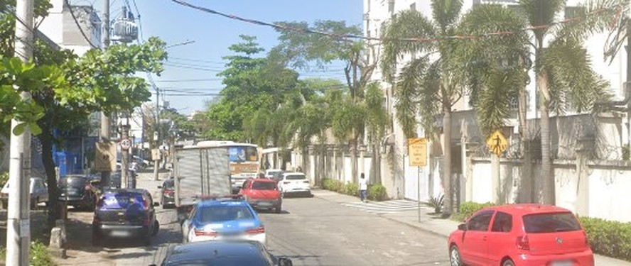 A Rua Álvaro de Macedo, em Parada de Lucas, onde era realizada a blitz