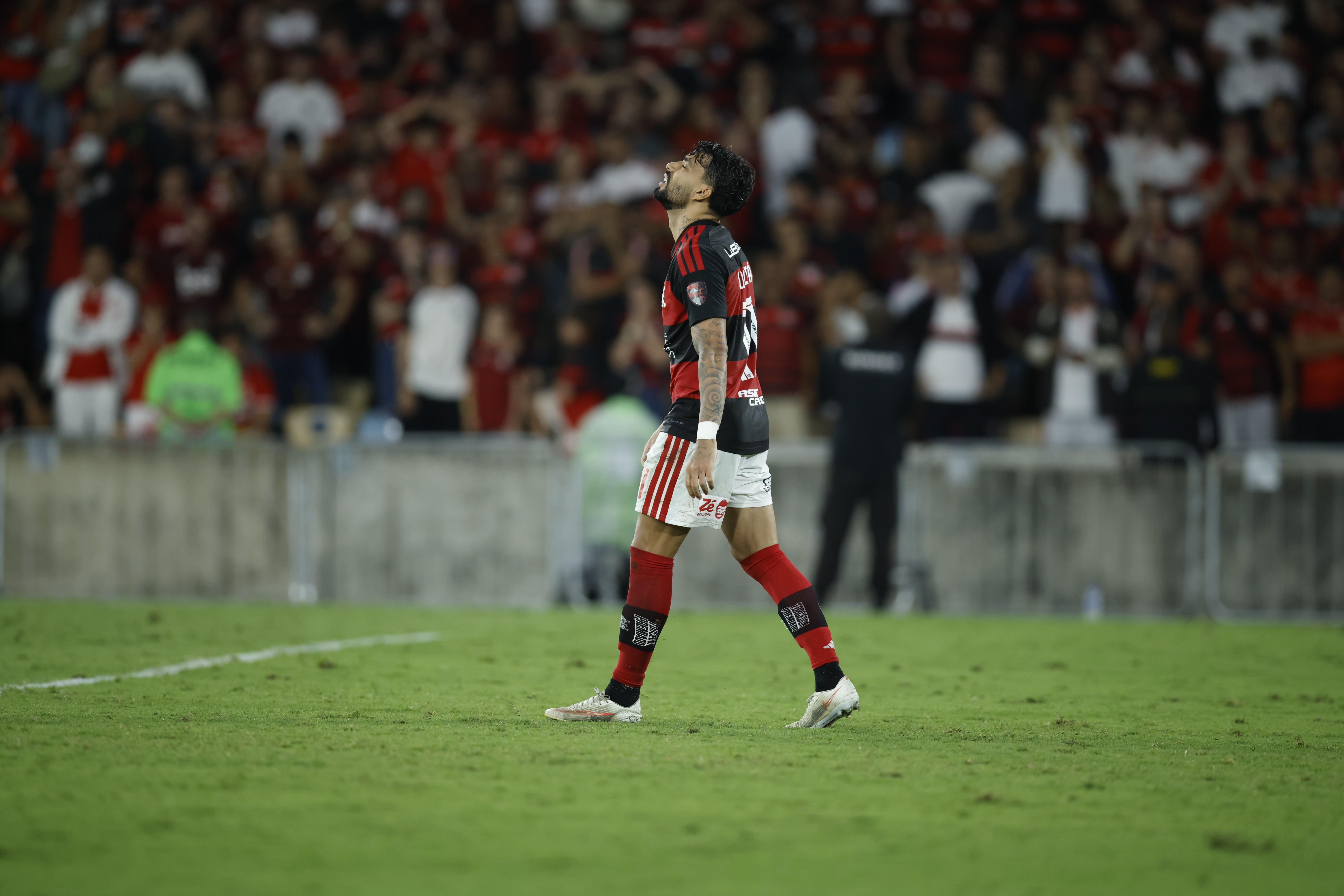Contratação recorde do Flamengo, Paquetá vira símbolo de queda na ...