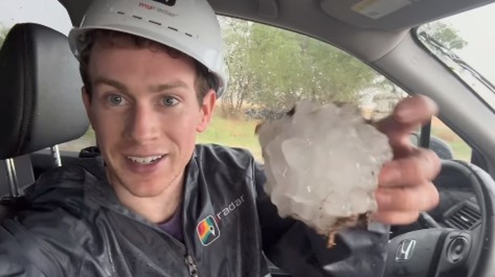 Matthew Cappucci exibe granizo recorde no Texas &mdash; Foto: Reprodu&ccedil;&atilde;o/Instagram