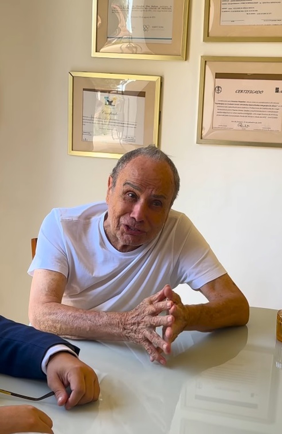 Stênio Garcia celebra primeira vitória em processo contra as filhas — Foto: Reprodução/Instagram