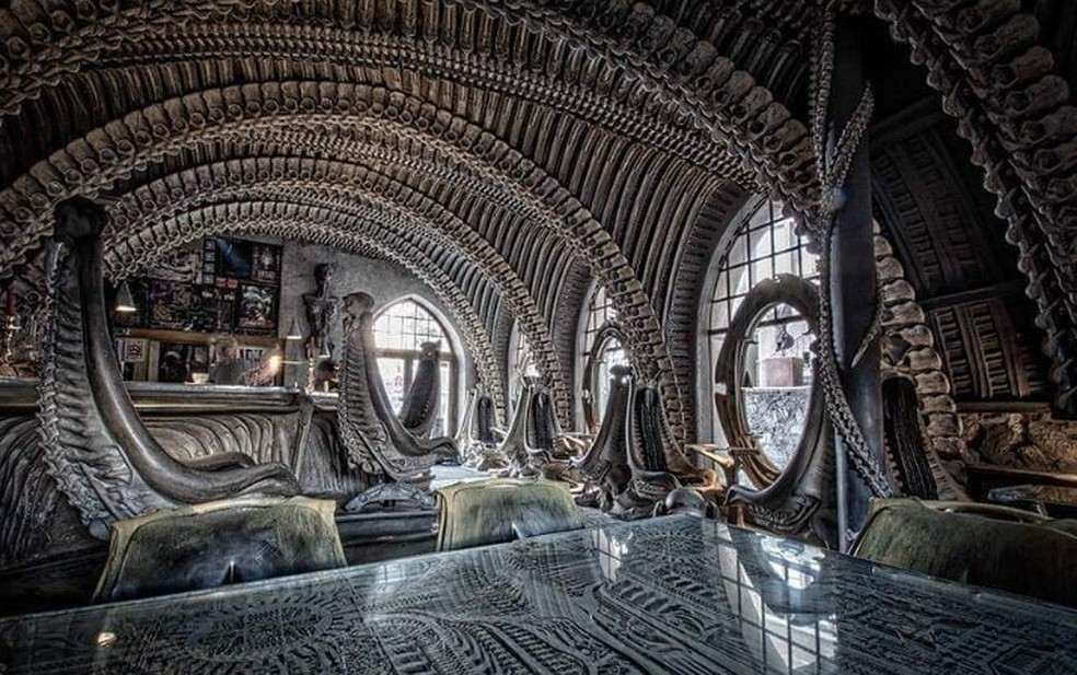 Giger: 'O bar mais bizarro do mundo', na Suíça, com 'ossos de aliens' — Foto: Reprodução/Instagram