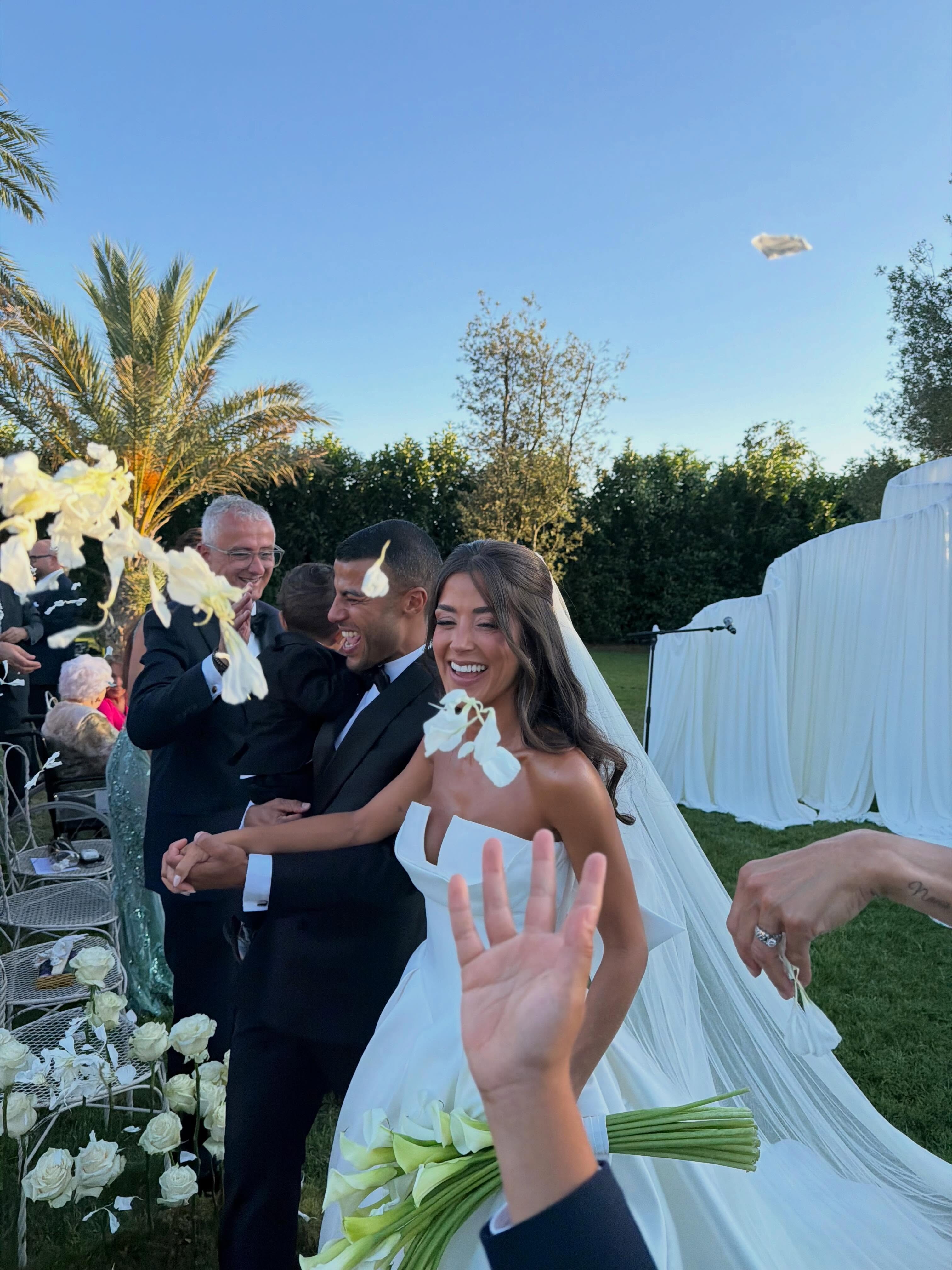 Ex-seleção e Barcelona, Rafinha Alcântara se casa com arquiteta na Espanha; fotos