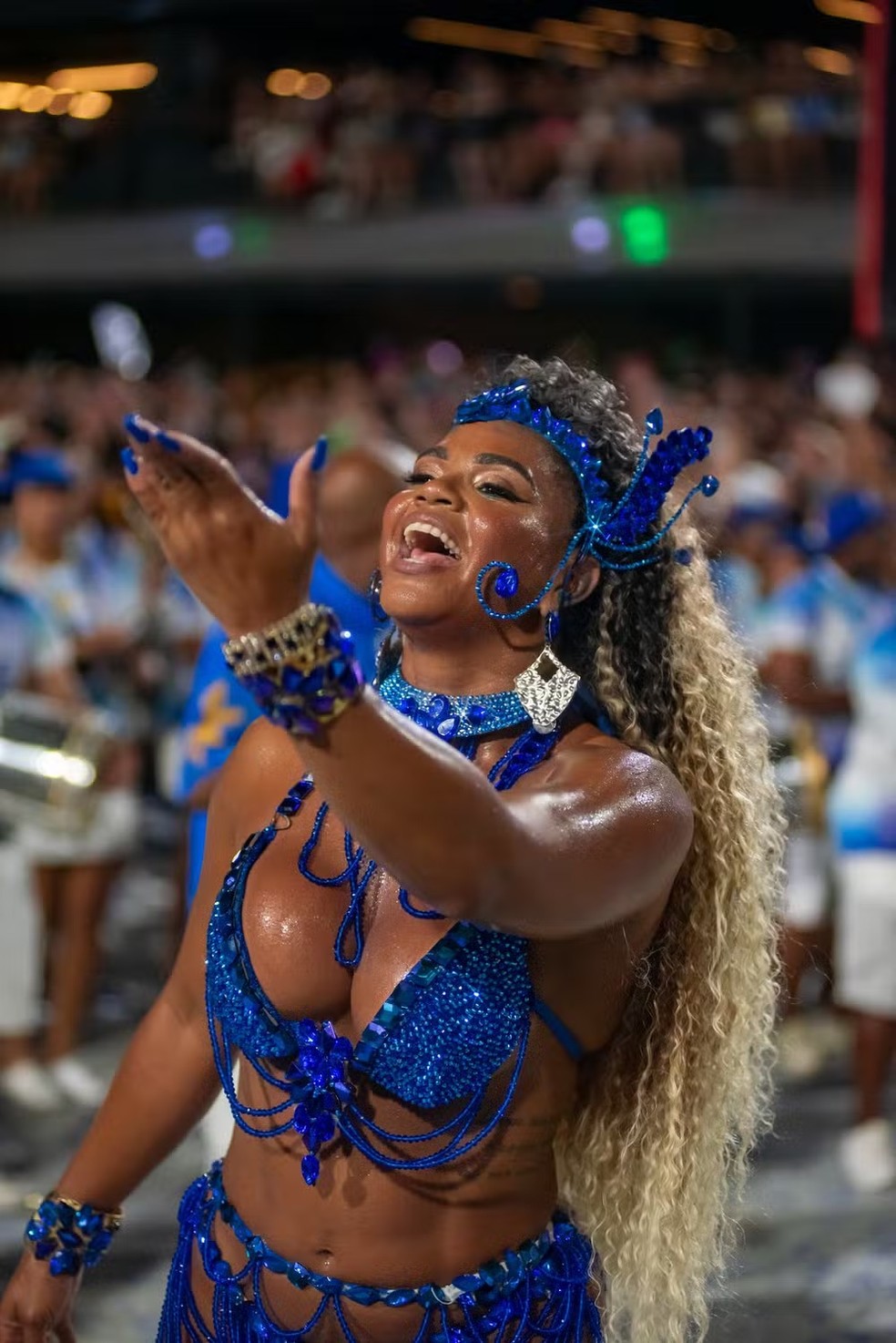 Rainha de bateria da Portela Bianca Monteiro brilhou durante ensaio teste de luz e som na Sapucaí — Foto: Eduardo Hollanda/ Riotur