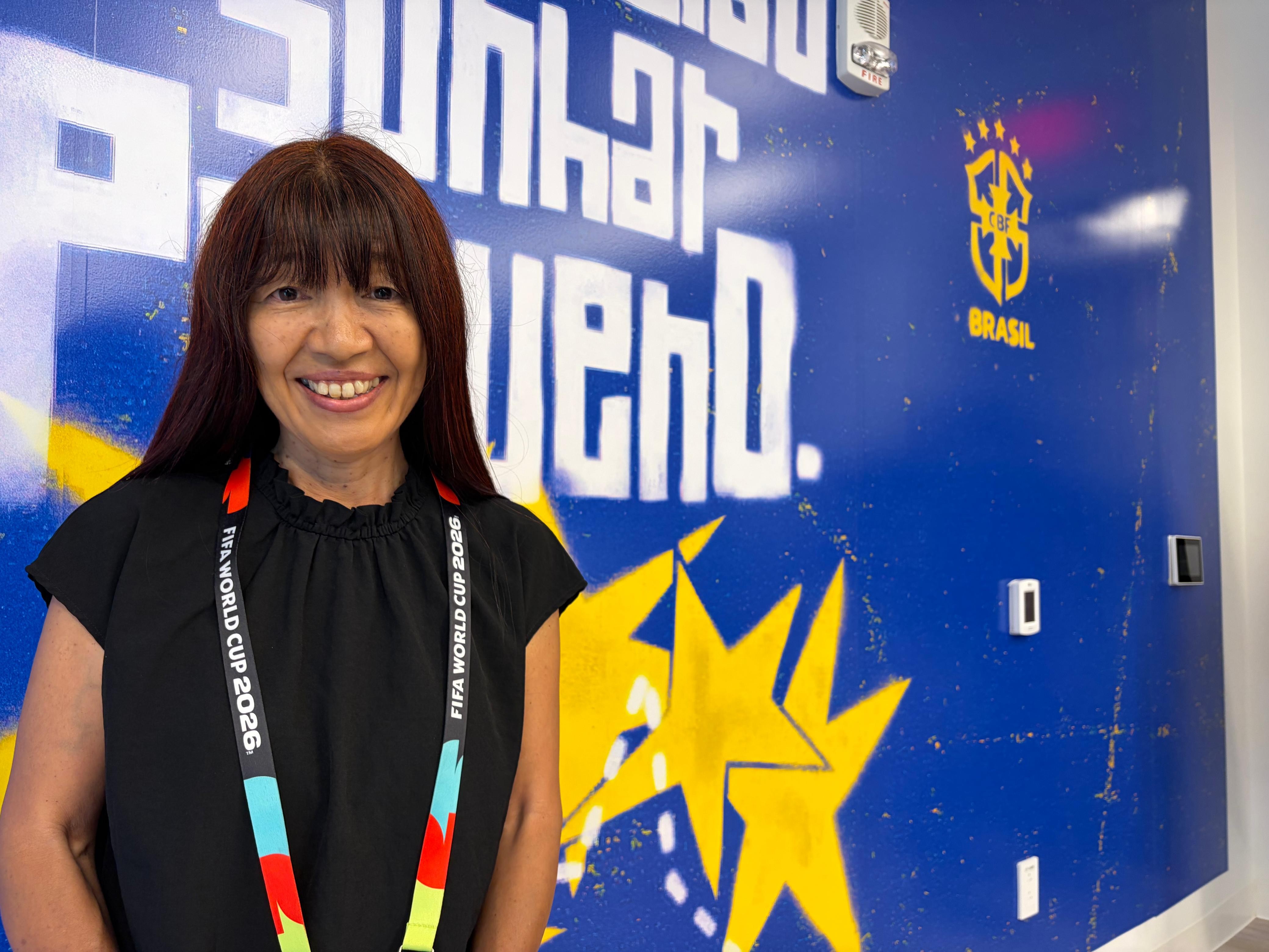 'Amiga do Felipão' e intérprete de Dunga, quem é a repórter japonesa que cobre a seleção desde 1998 e é 'adotada' pelos treinadores
