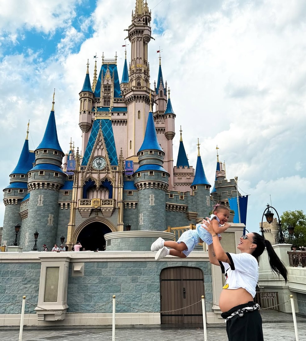 Bruna Biancardi exibe barrigão e abre álbum de viagem à Disney — Foto: Reprodução/Instagram