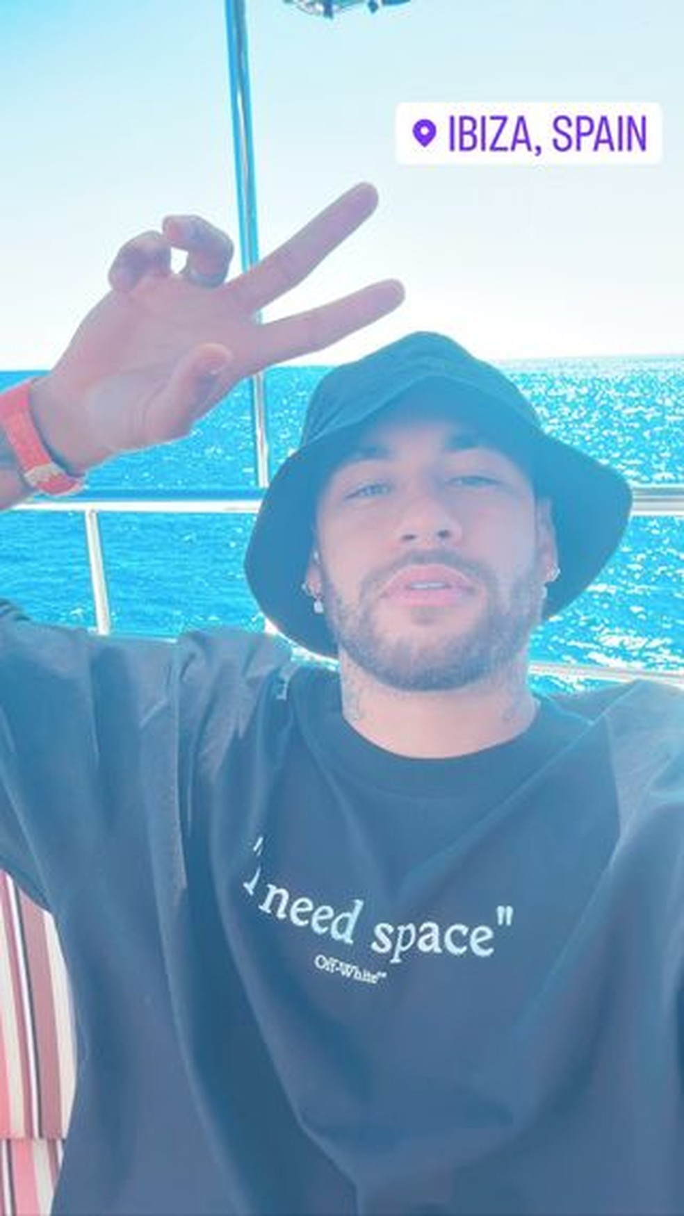 Neymar curte passeio de barco em Ibiza e frase em camiseta chama atenção — Foto: reprodução/ instagram