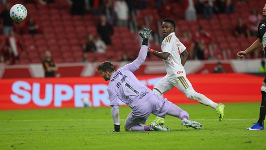 'O adversário entrou para a guerra, nós, para desfilar', desabafa Renato Gaúcho após goleada do Internacional sobre o Vasco