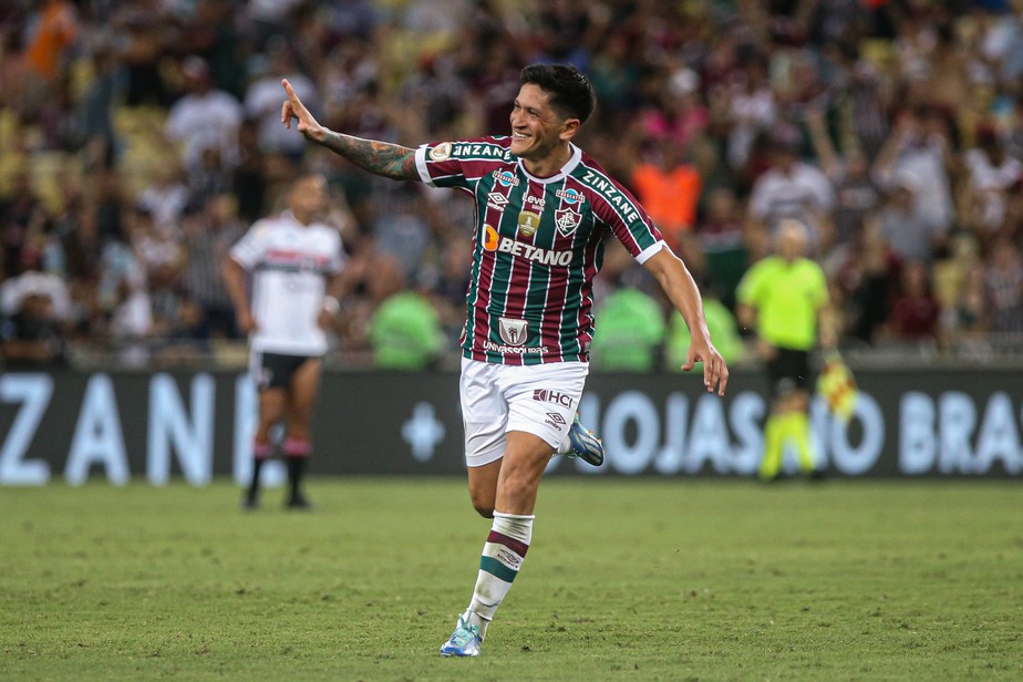 Jogo das faixas' pega fogo, Cano brilha e Fluminense vence São Paulo pelo  Brasileirão