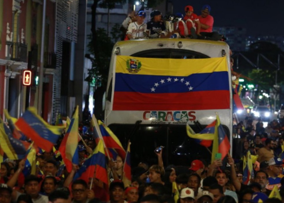 População venezuelana lotou caracas para celebrar o título da seleção na Copa do Mundo de Baseball — Foto: Reprodução/Facebook
