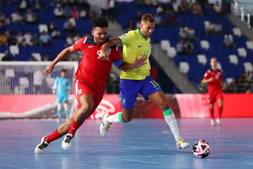 Brasil estreia com goleada de 10 a 0 contra Cuba na Copa do Mundo de Futsal