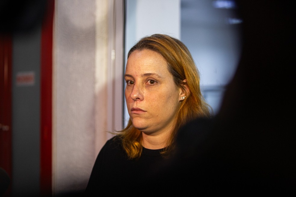 Juliana Salinas presta depoimento na Cidade da Pol&iacute;cia; sua cadela, Mel, morreu h&aacute; um m&ecirc;s &mdash; Foto: Beatriz Orle