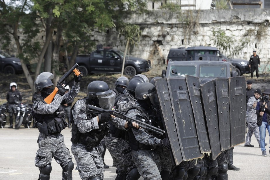 Exercício com policiais militares para preparação para o G20