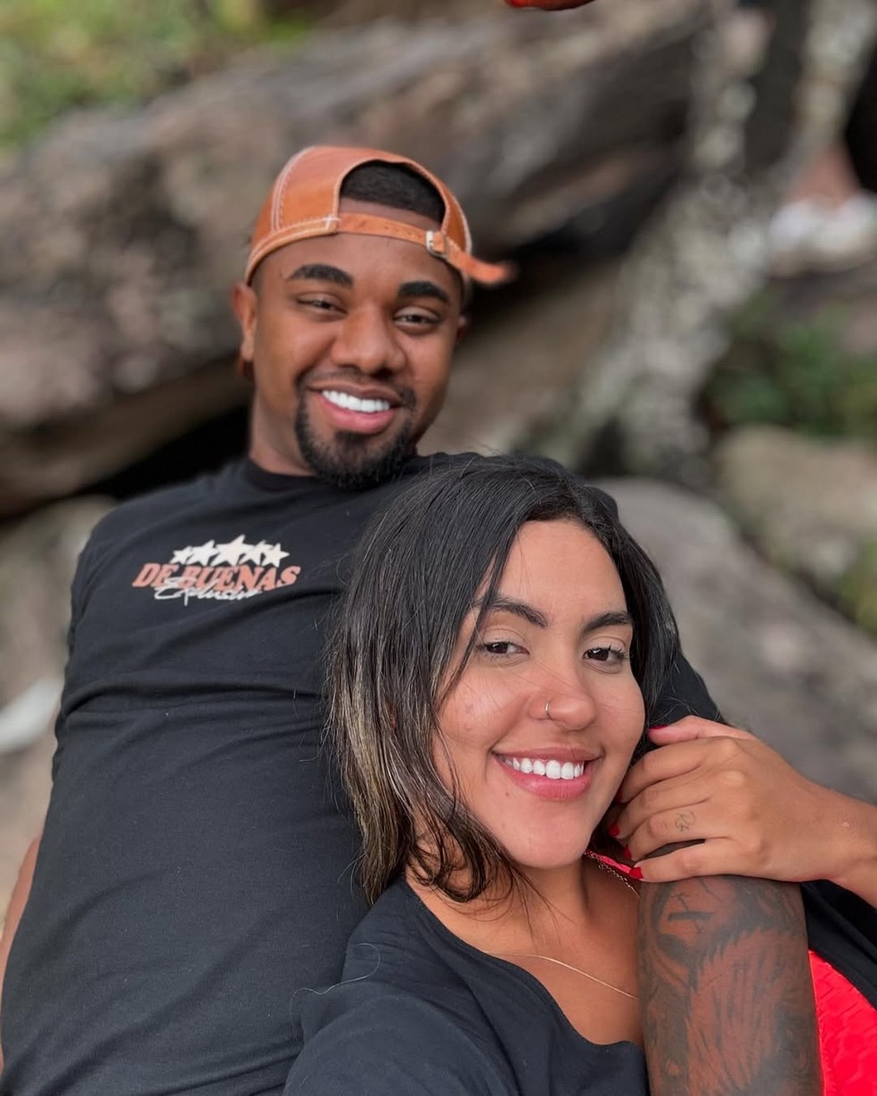 Davi Brito está namorando a cirurgiã dentista Adriana Paula — Foto: Reprodução/Instagram