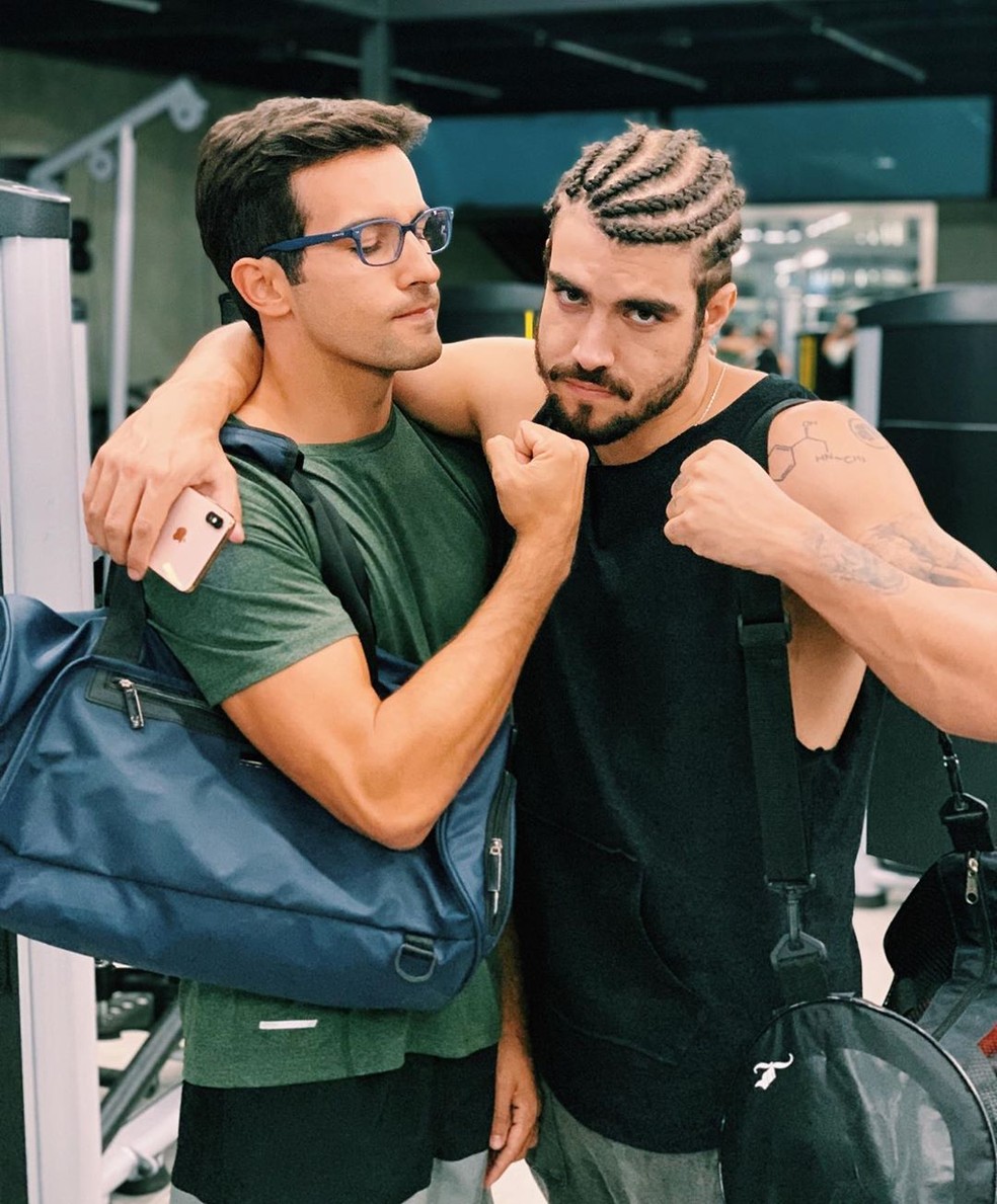 Bruno Bevan e Caio Castro foram irmãos em "A Dona do Pedaço" — Foto: Reprodução/Instagram