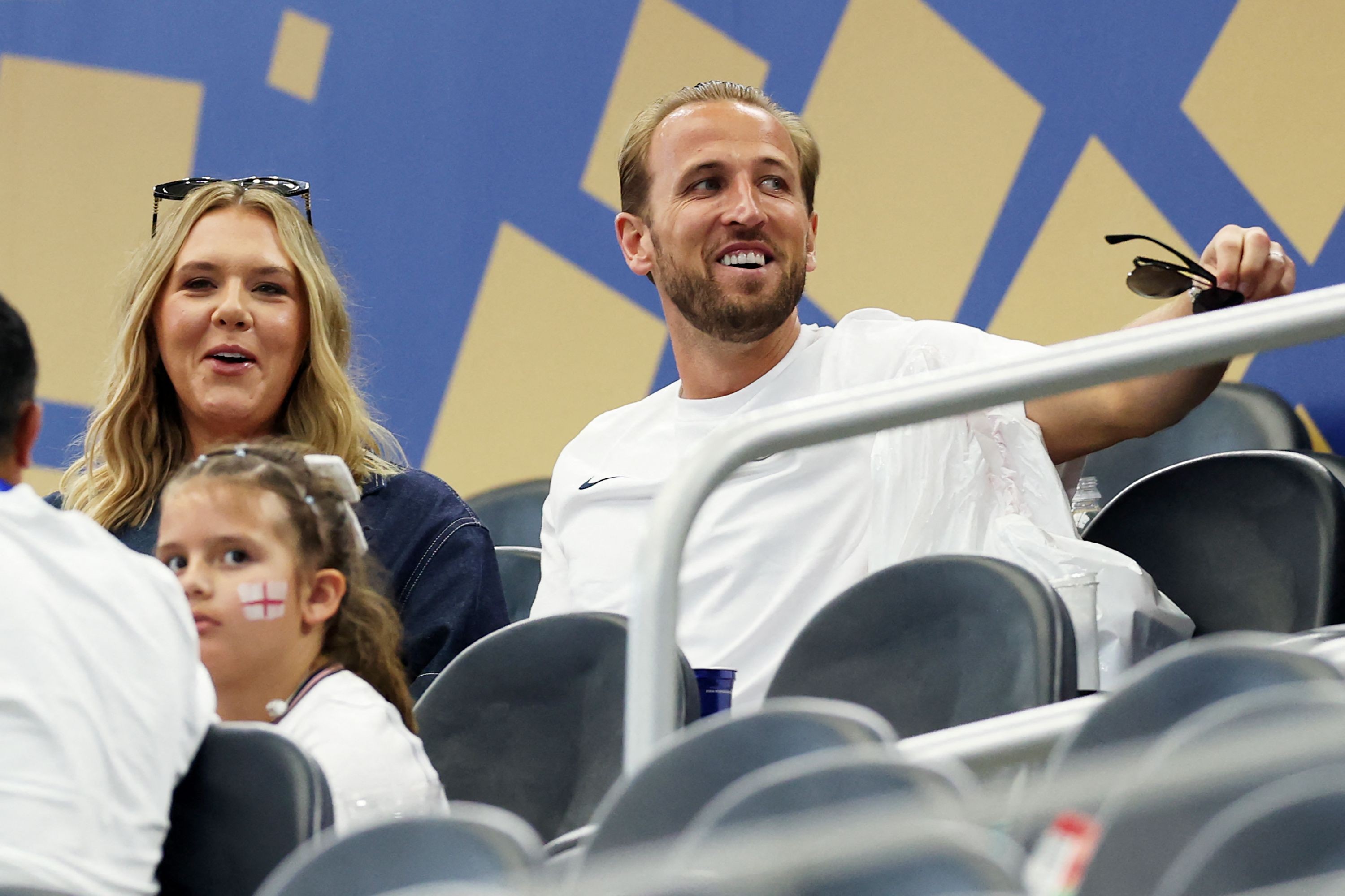 De colegas de escola ao casamento numa praia paradisíaca: conheça a história de Harry Kane e sua esposa Katie Goodland